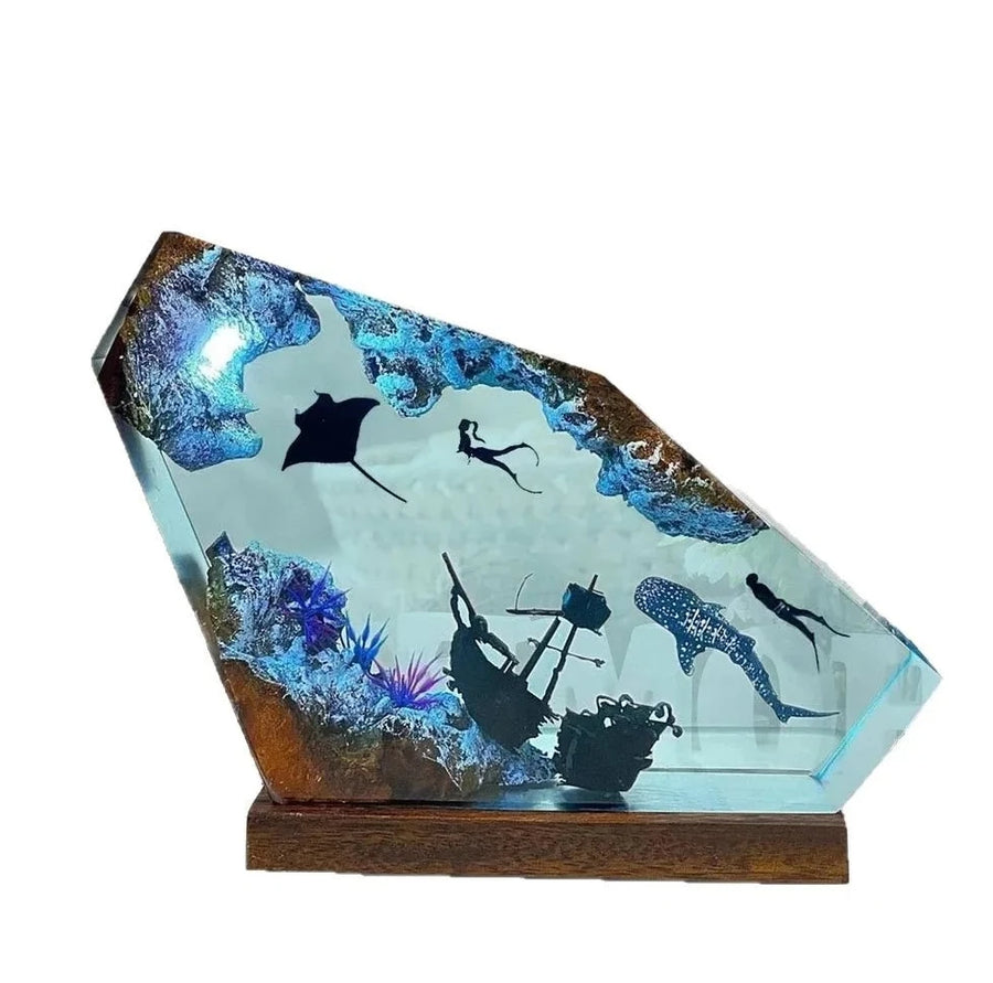 ZZ Deep Ocean Landscape Epoxy Resin Wooden Lamp Diver With Whale Shark Manta Ray Unique Atmosphere Light Desktop Ornament Gift